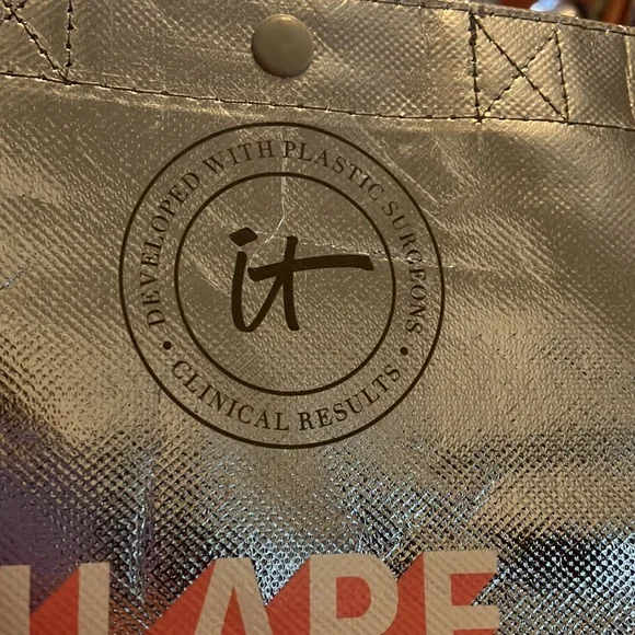 ⭐️5/25$ It cosmetics reusable bag - Picture 2 of 5